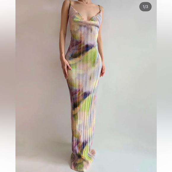 PrettyLittleThing Dresses & Skirts - NWT Pretty Little Thing Watercolor Plisse Dress